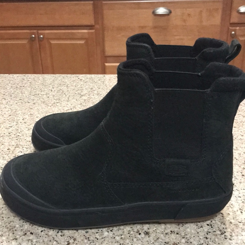 Snow boots